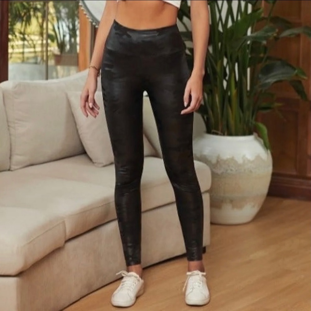 Black Camo Leggings - Picture 2 of 6